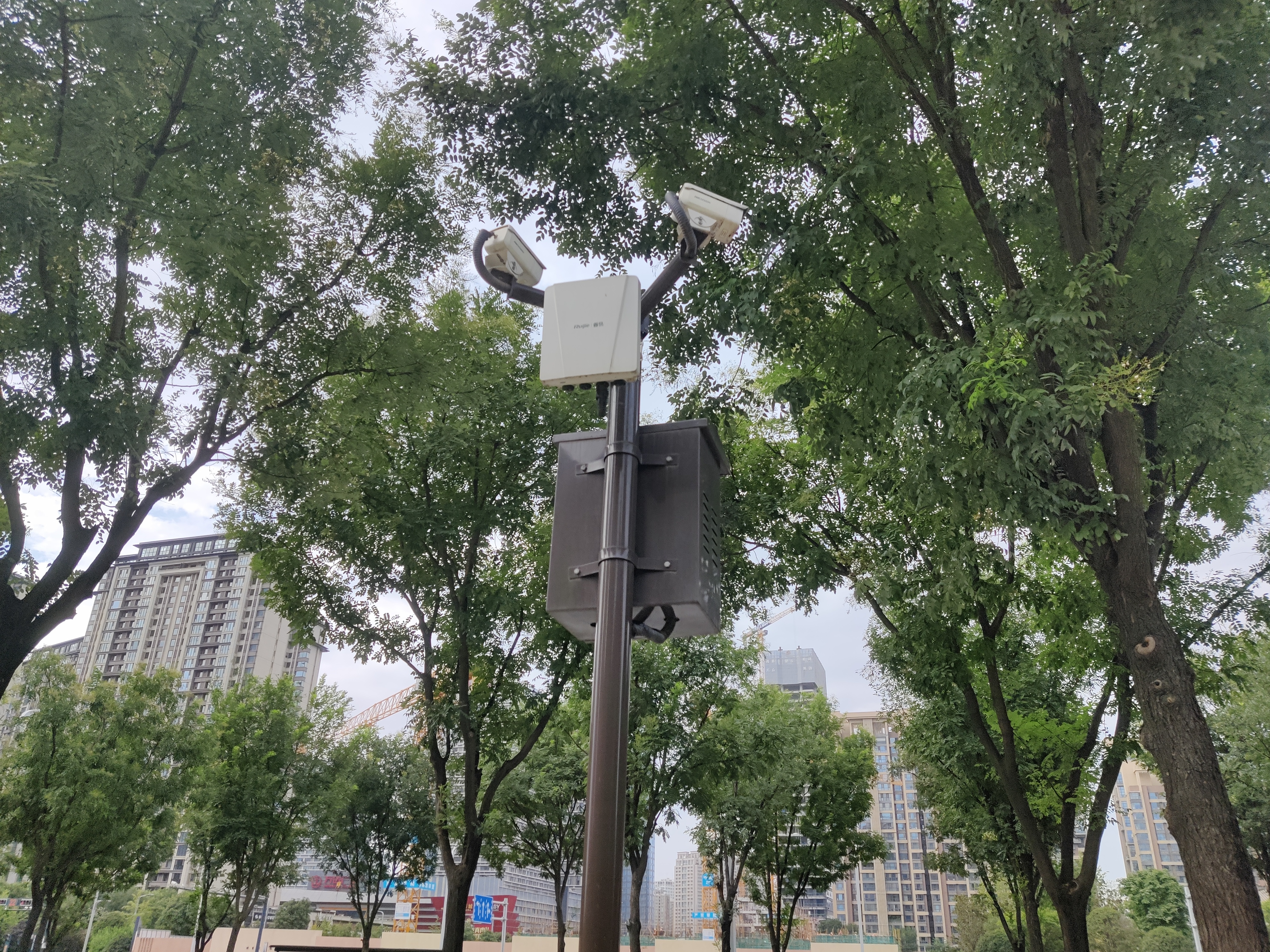 自然景區(qū)如何用AI視頻分析報警系統(tǒng)管理？