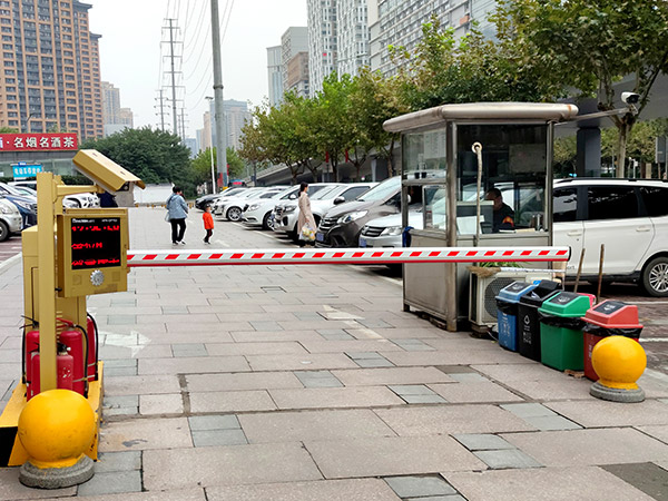 室外停車場(chǎng)充電樁視頻監(jiān)控系統(tǒng)防盜防火功能守護(hù)車輛安全